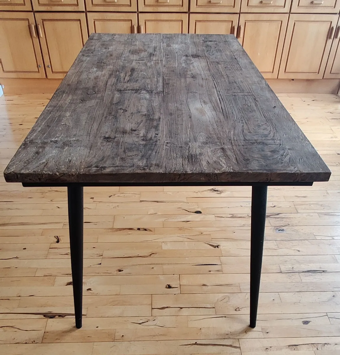 Dining table - Image 1