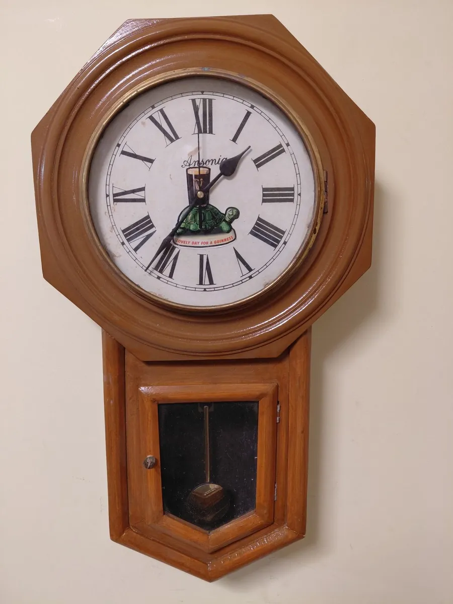 Vintage Guinness Wall Clock - Image 1