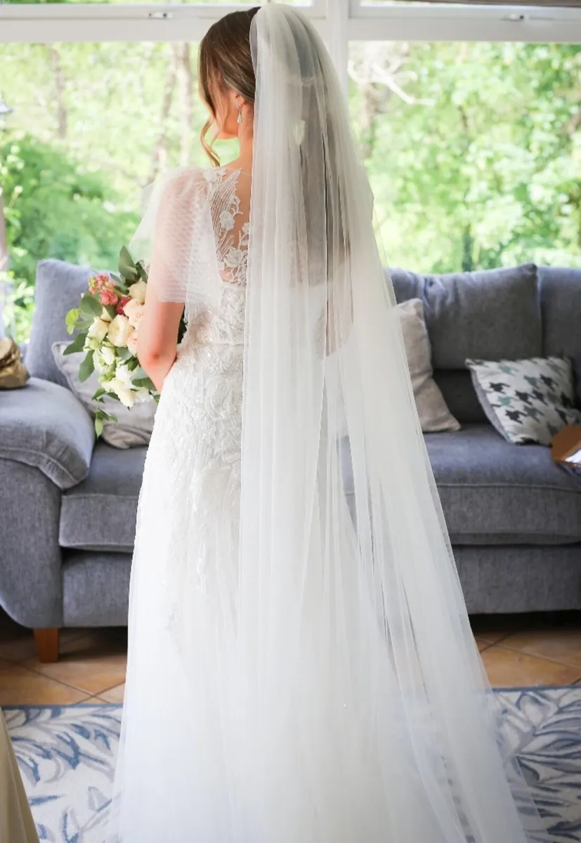 Wedding dress - Image 2
