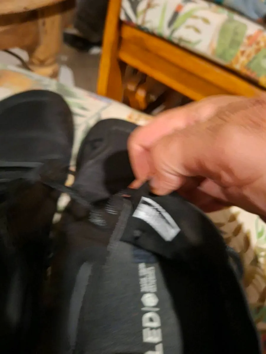The Vivobarefoot Men's Primus Lite III in obsidian - Image 4