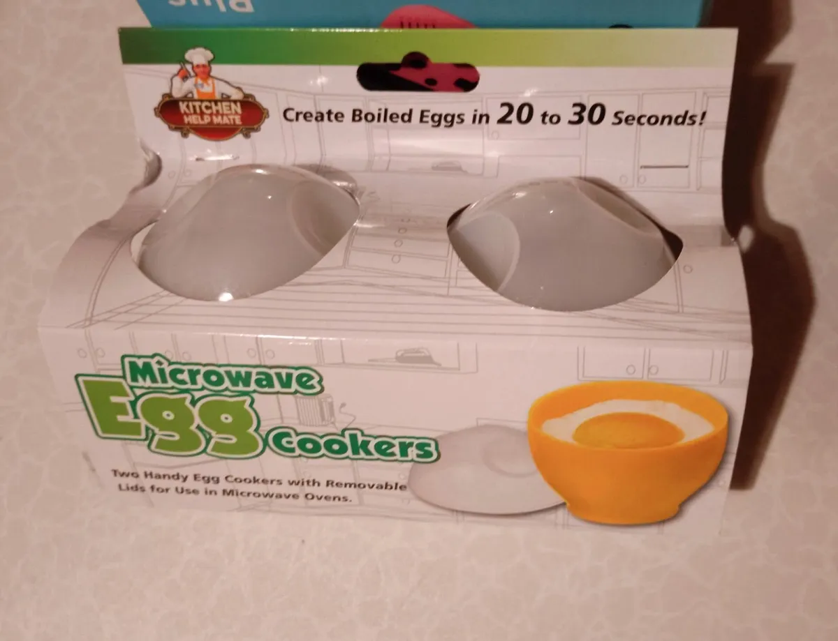 TWO PLASTIC MICROWAVE EGG COOKERS (NEW). - Image 2