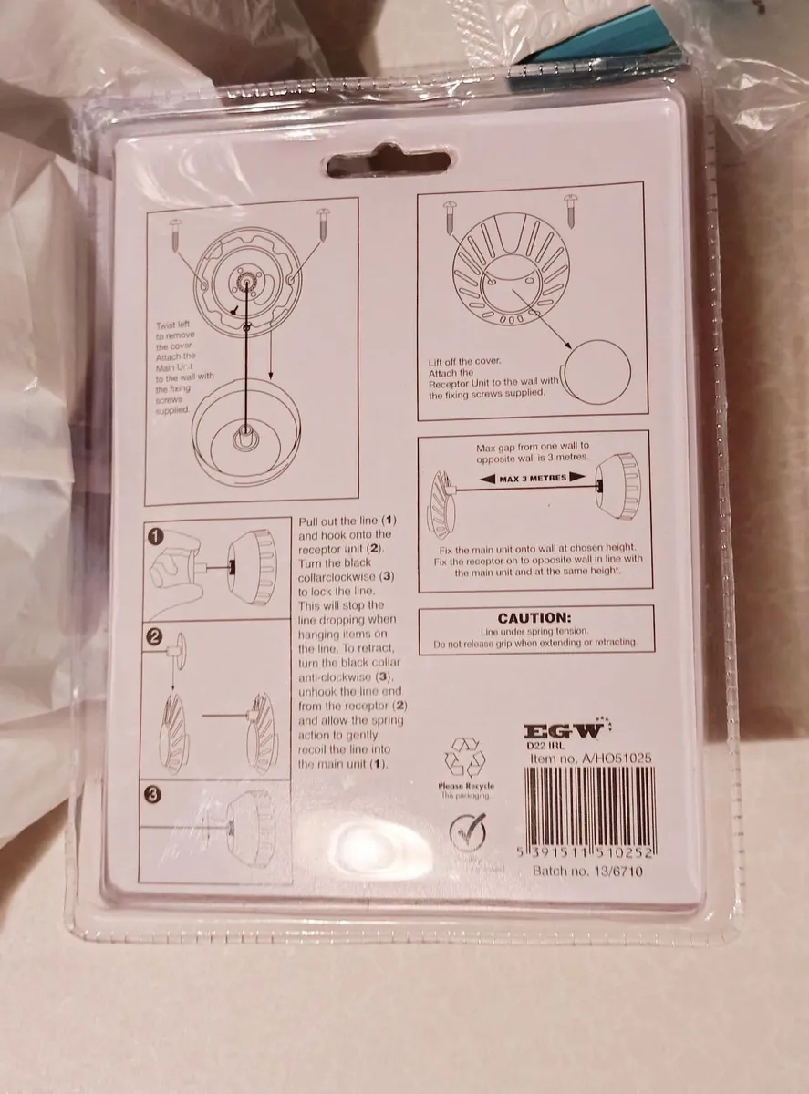 DELUXE RETRACTABLE CLOTHES LINE (NEW). - Image 2