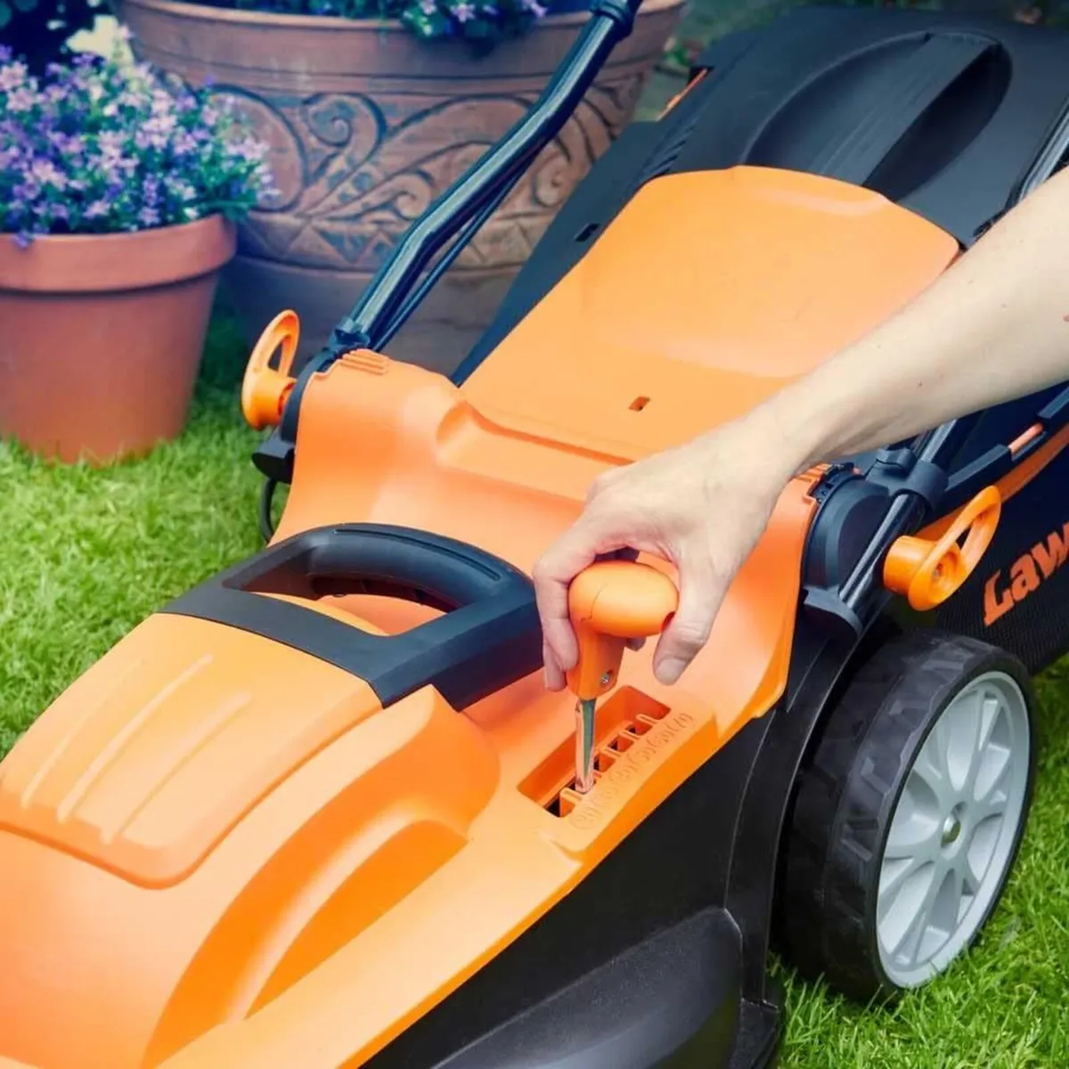1600W Electric Lawn Mower with 37CM Cutting Width - Image 4