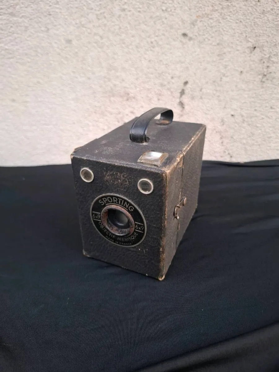 Sporting vintage camera postage possible