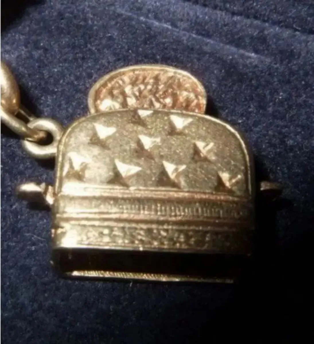 Vintage 9ct Gold Pop-Up Toaster Charm - Image 4