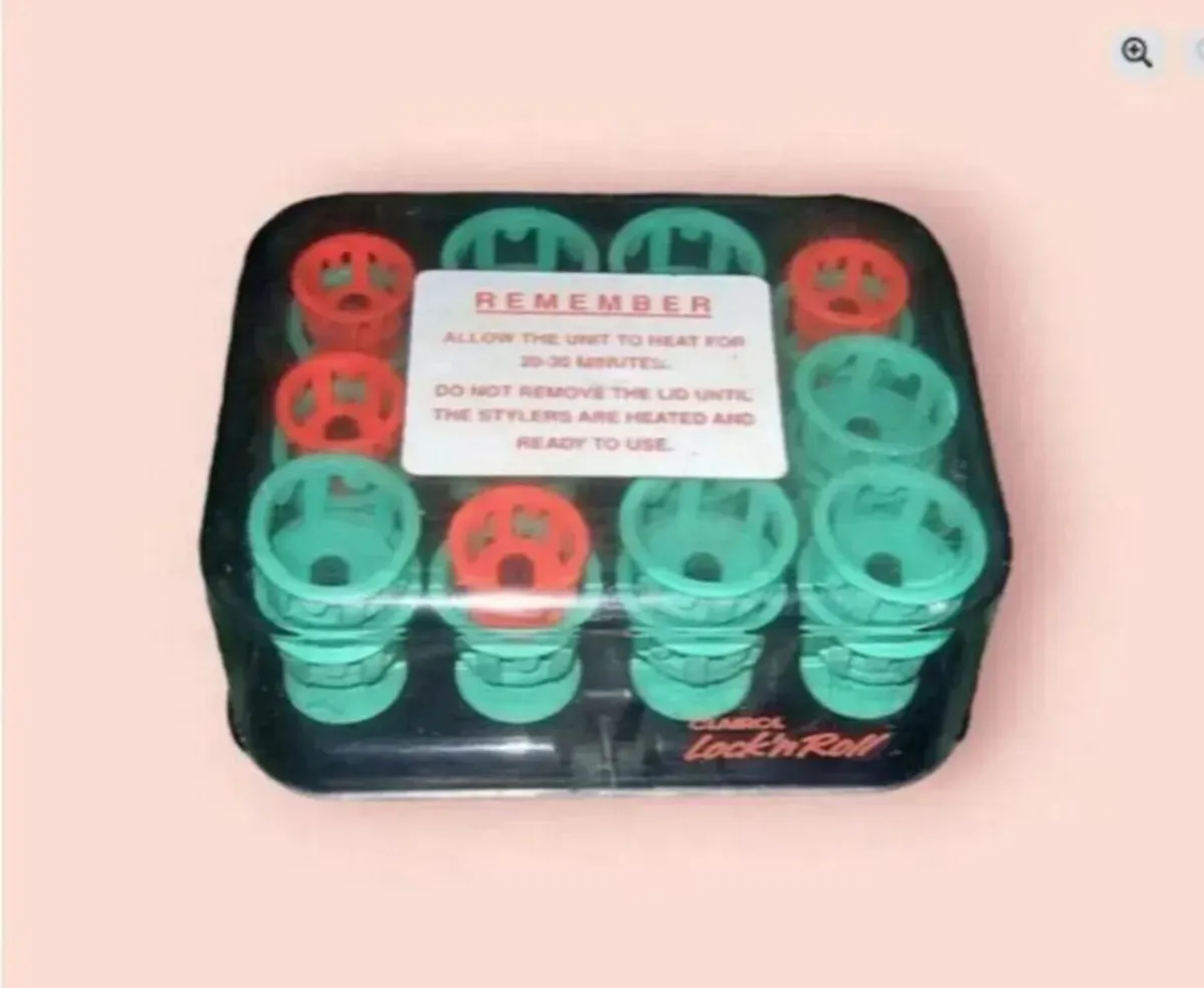 Clairol 'Lock n Roll Heated Hair Curlers' - Image 3
