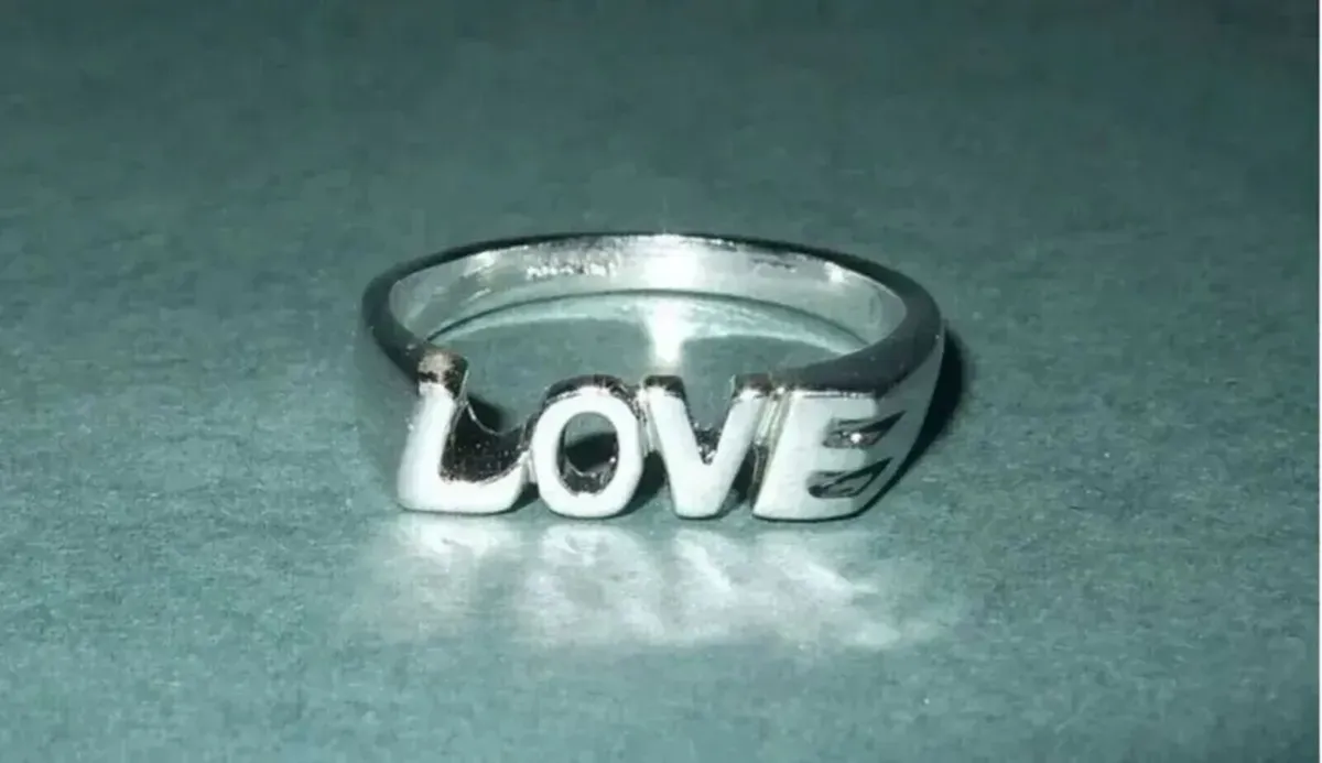 Vintage Hallmarked Silver 'Love' Ring - Image 4