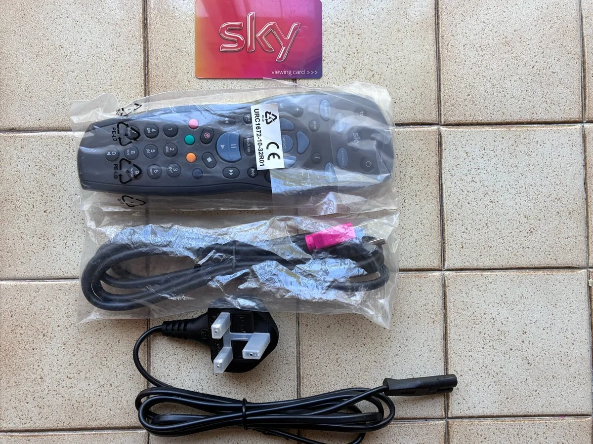 Sky HD Box with HD Freesat Card. - Image 3
