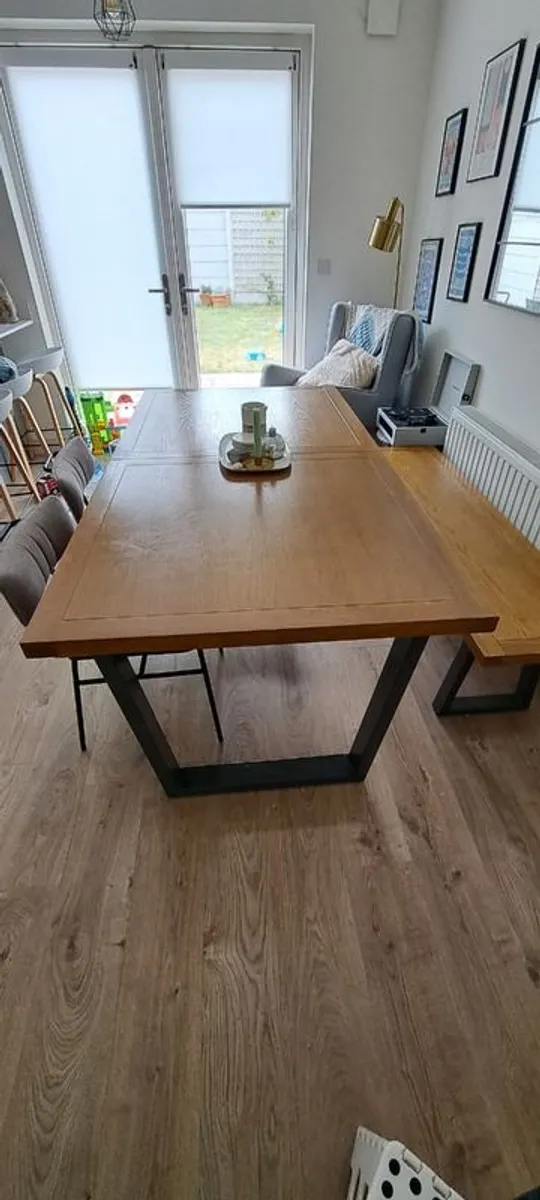 Michael Murphy Extending Dining Table, Bench and 6 Chairs  Excellent Condition - Image 2
