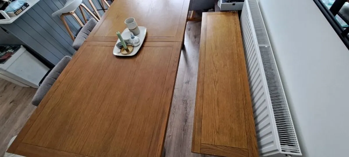 Michael Murphy Extending Dining Table, Bench and 6 Chairs  Excellent Condition - Image 3