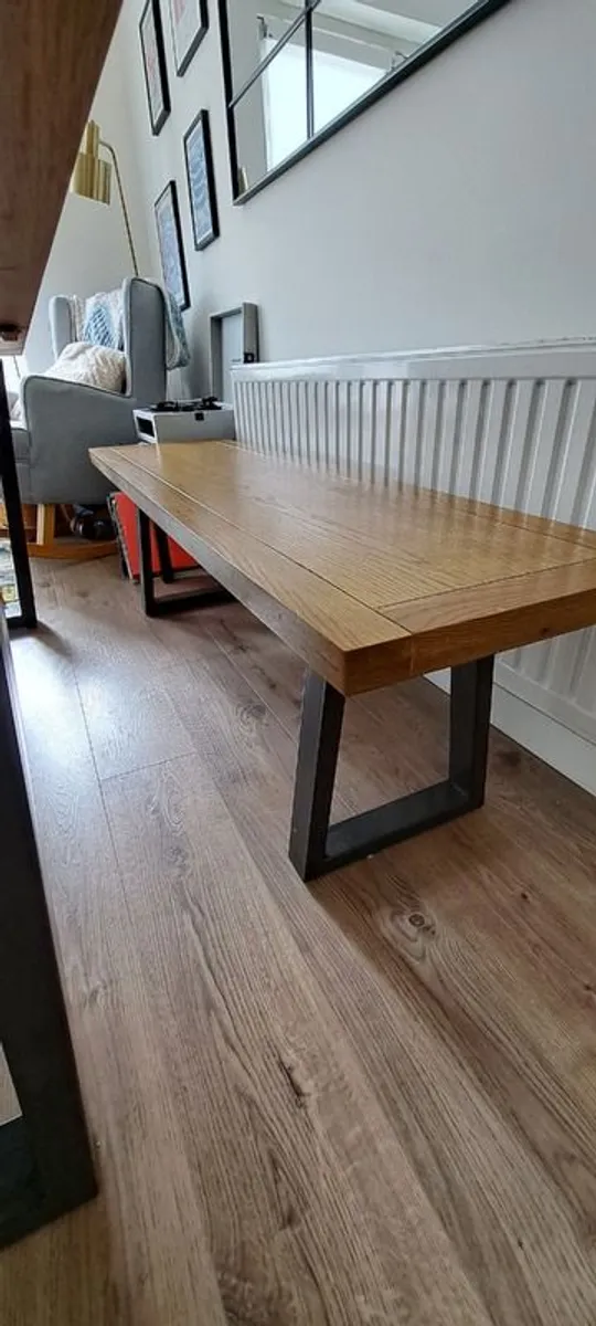 Michael Murphy Extending Dining Table, Bench and 6 Chairs  Excellent Condition - Image 4