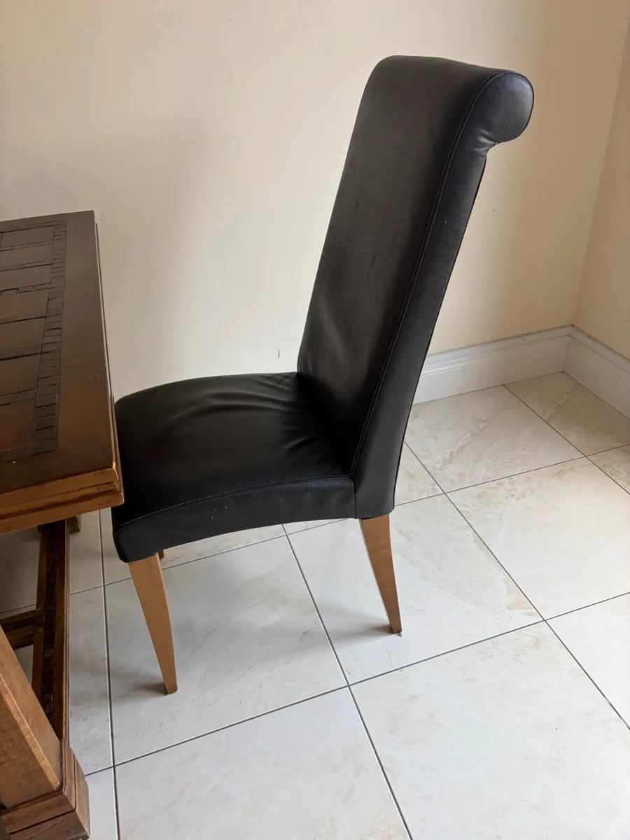 Table and chairs - Image 2