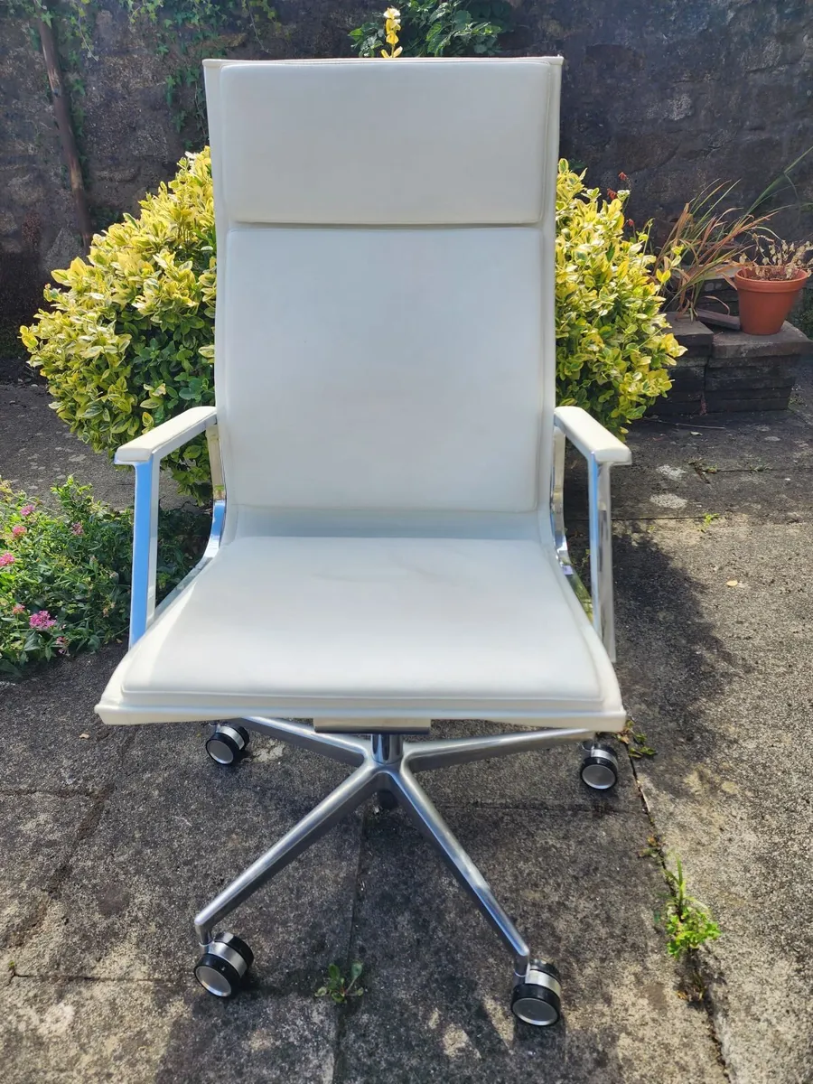 LUXY Office chair - Image 4