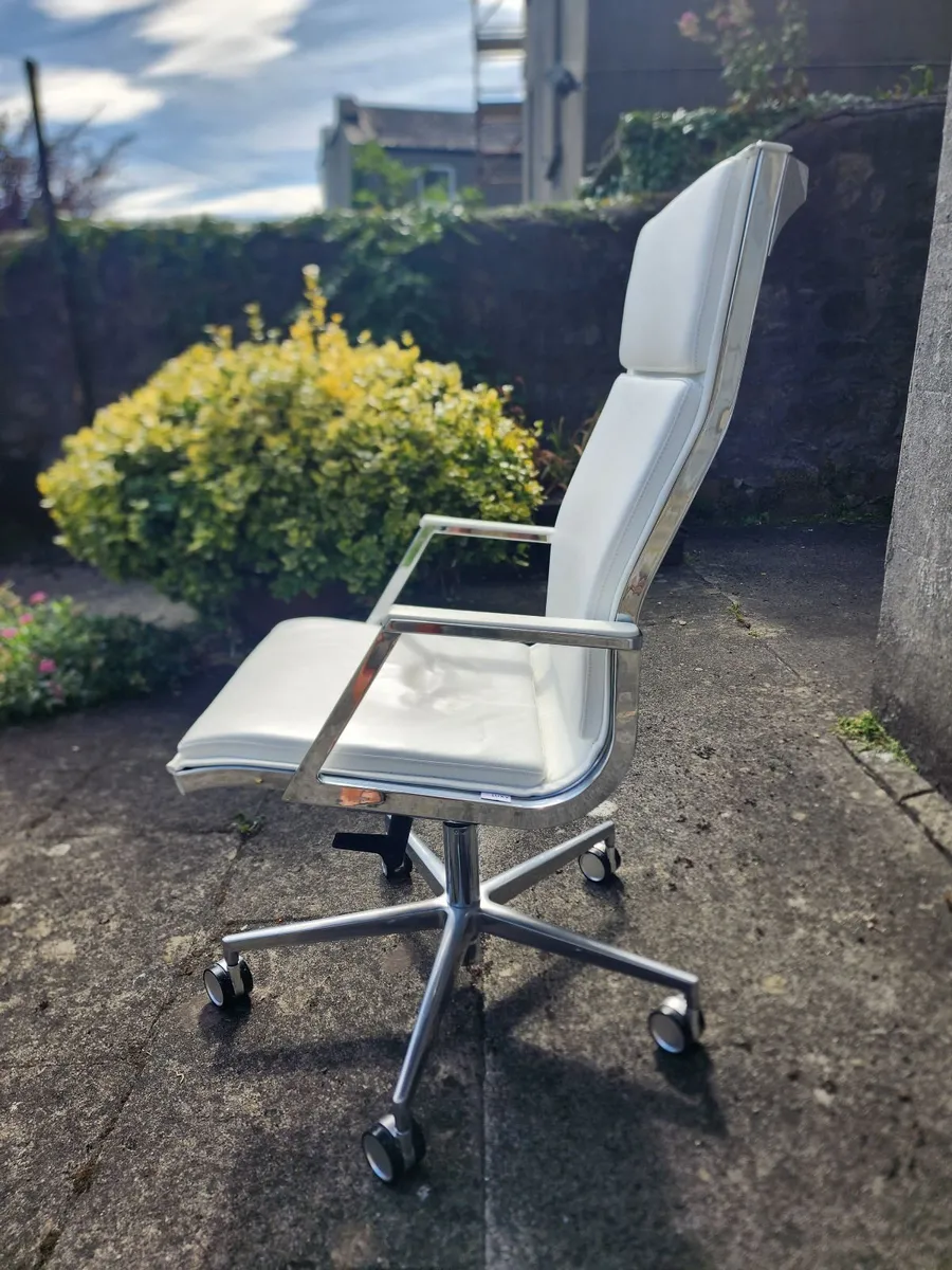 LUXY Office chair - Image 2