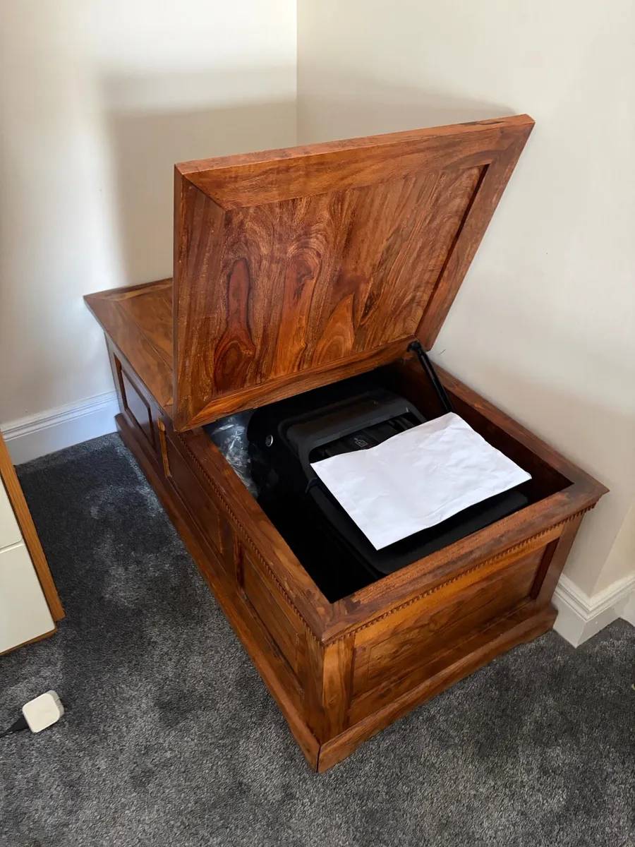 Large wooden chest - Image 3