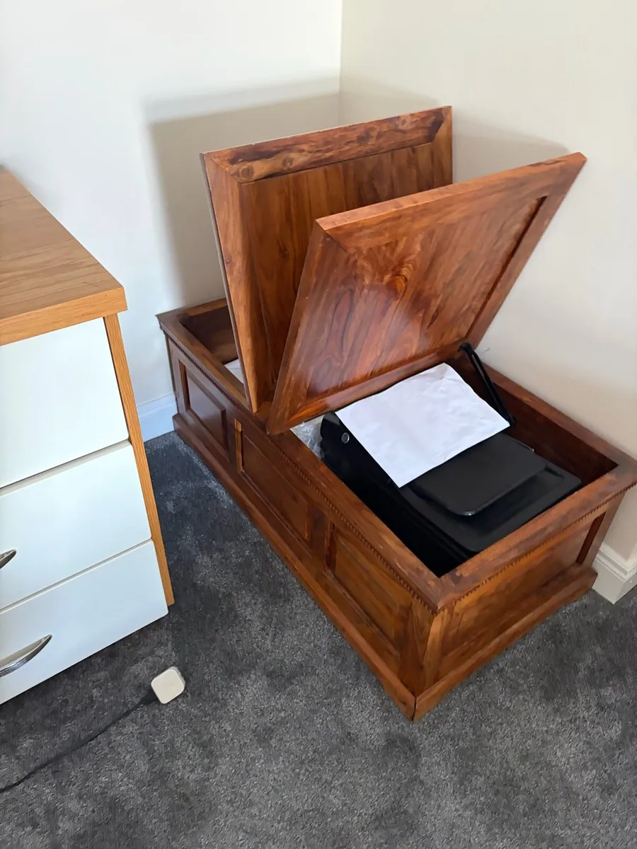 Large wooden chest - Image 2