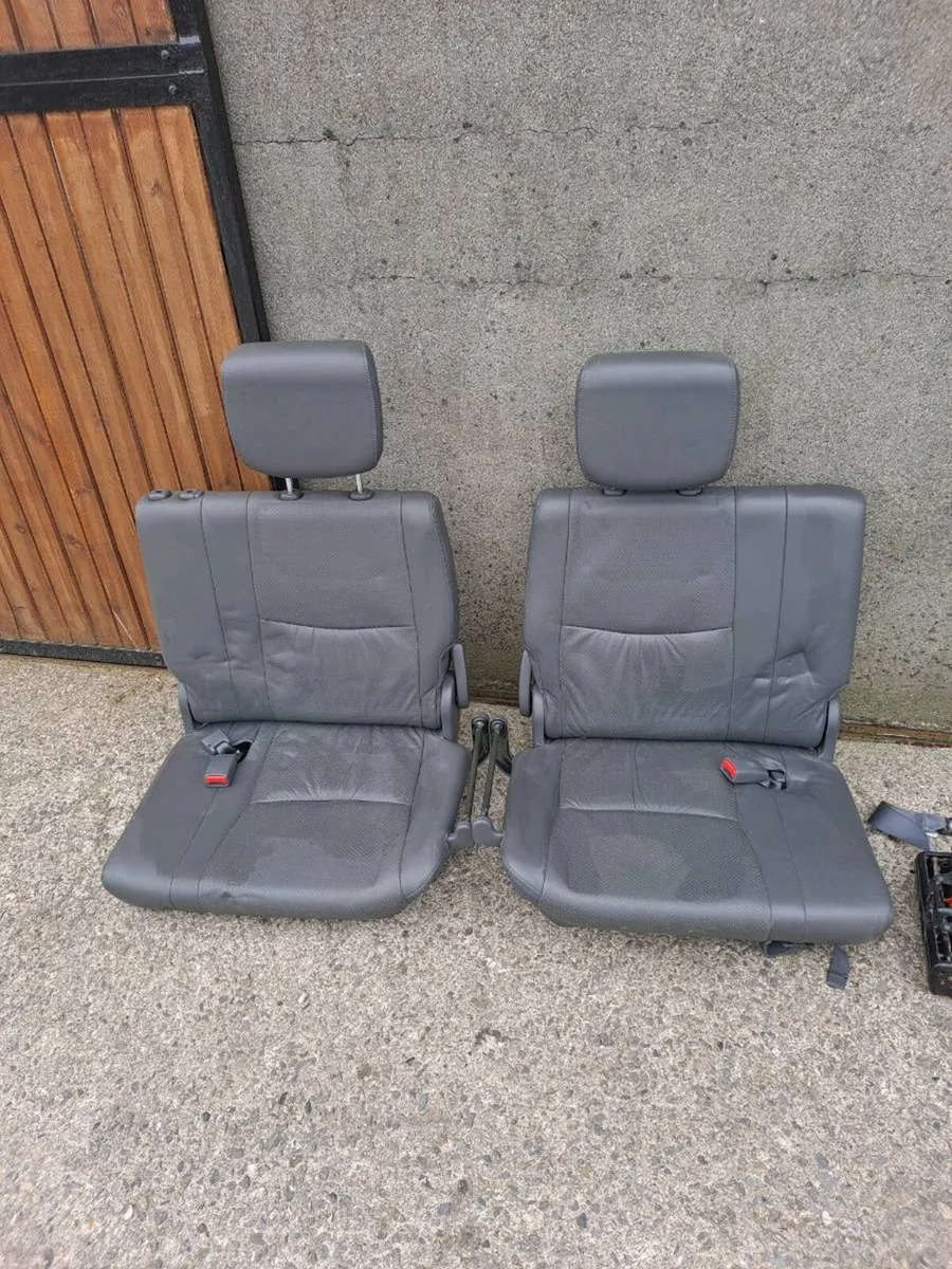 3rd row seats for Toyota Landcruiser (2007) - Image 1