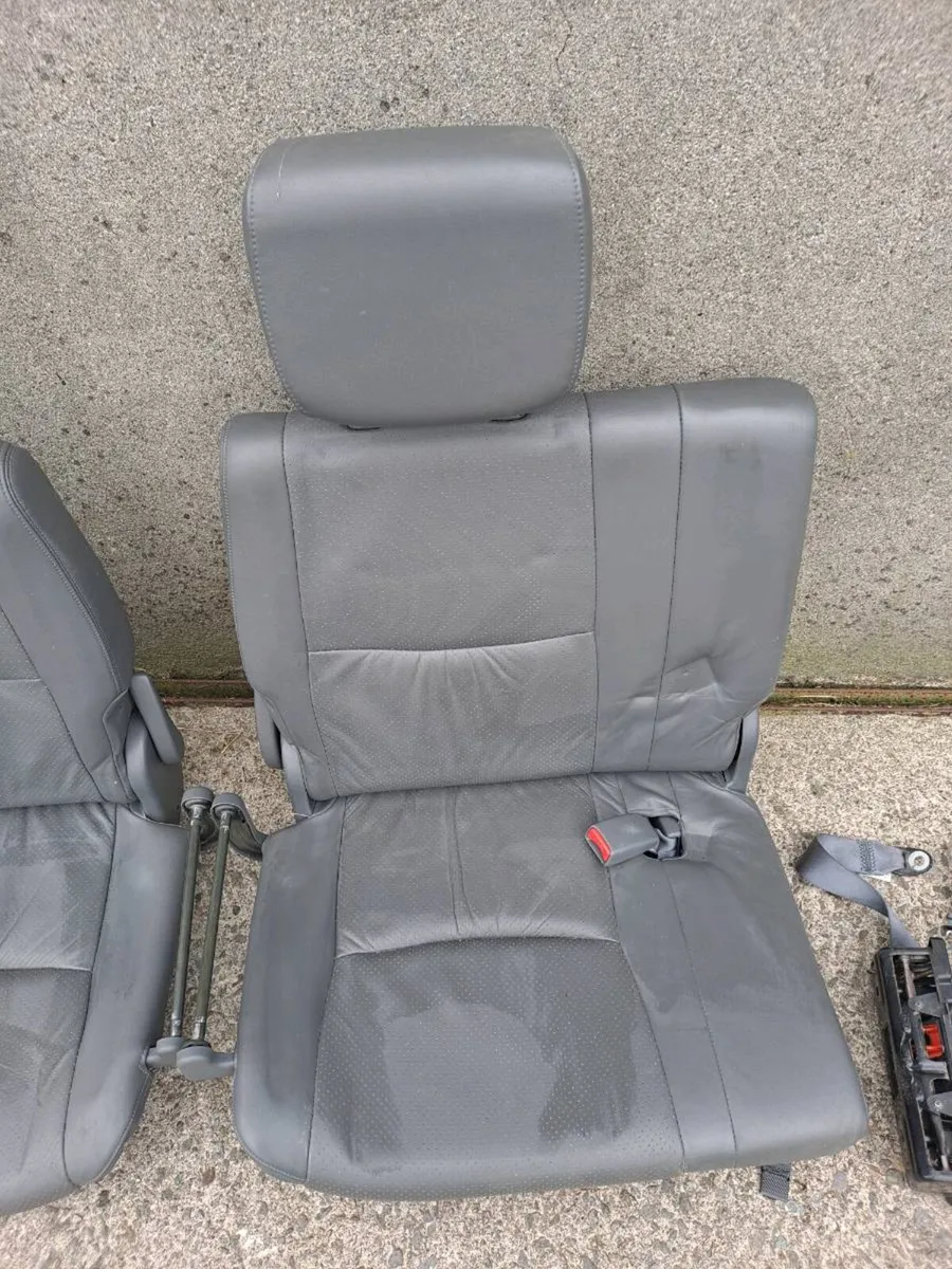 3rd row seats for Toyota Landcruiser (2007) - Image 3