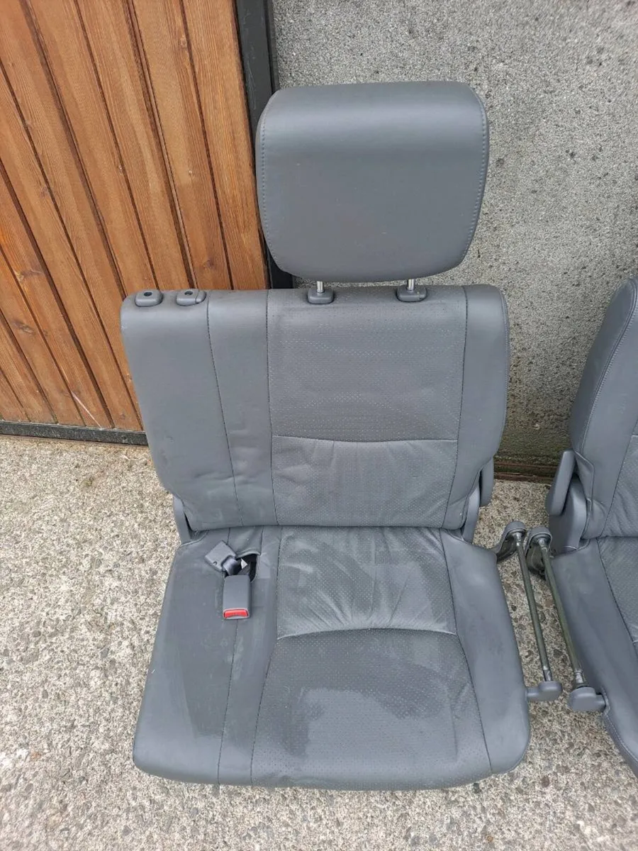 3rd row seats for Toyota Landcruiser (2007) - Image 2