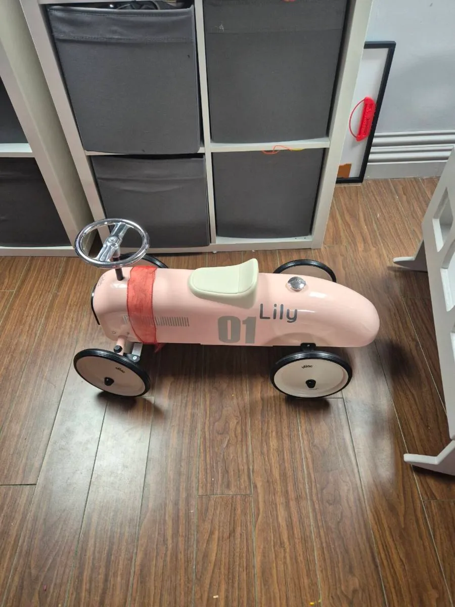 Lily vintage retro ride on car and cot for baby re - Image 1