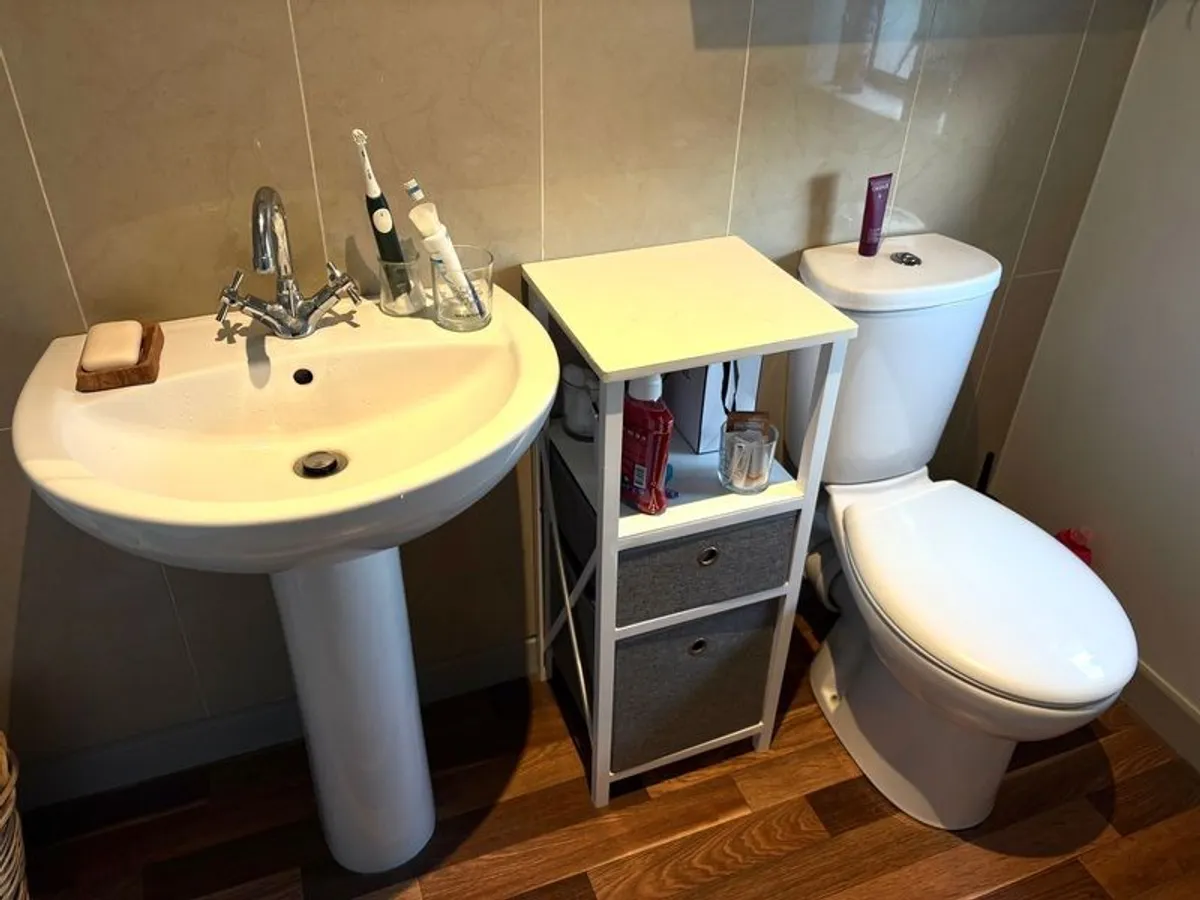 Bathroom basin / toilet / storage unit - Image 2