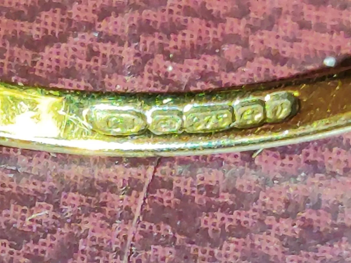 SAPPHIRE & DIAMONDS, 9CT Thick Gold Vintage Ring ! - Image 2
