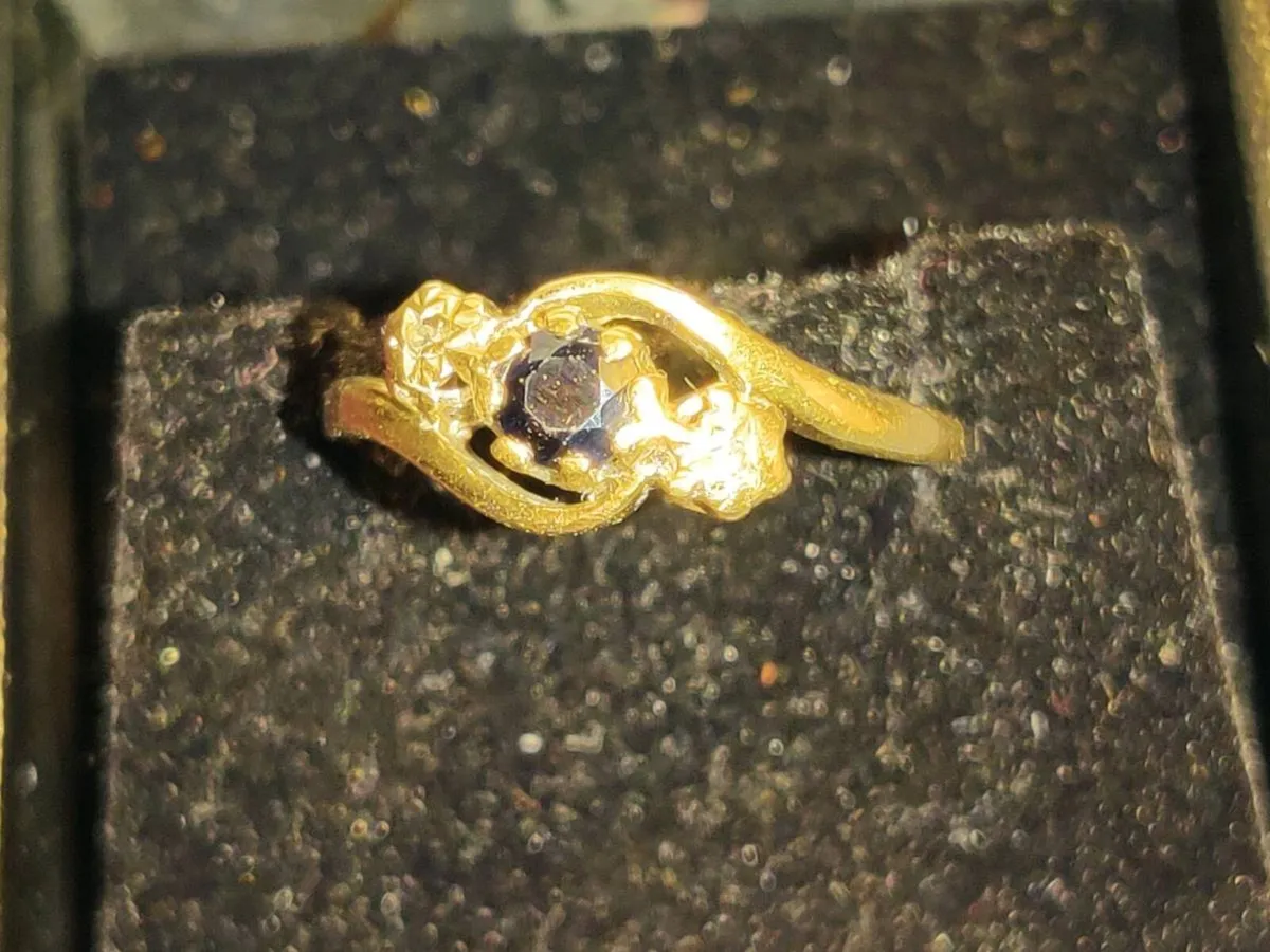 SAPPHIRE & DIAMONDS, 9CT Thick Gold Vintage Ring ! - Image 4