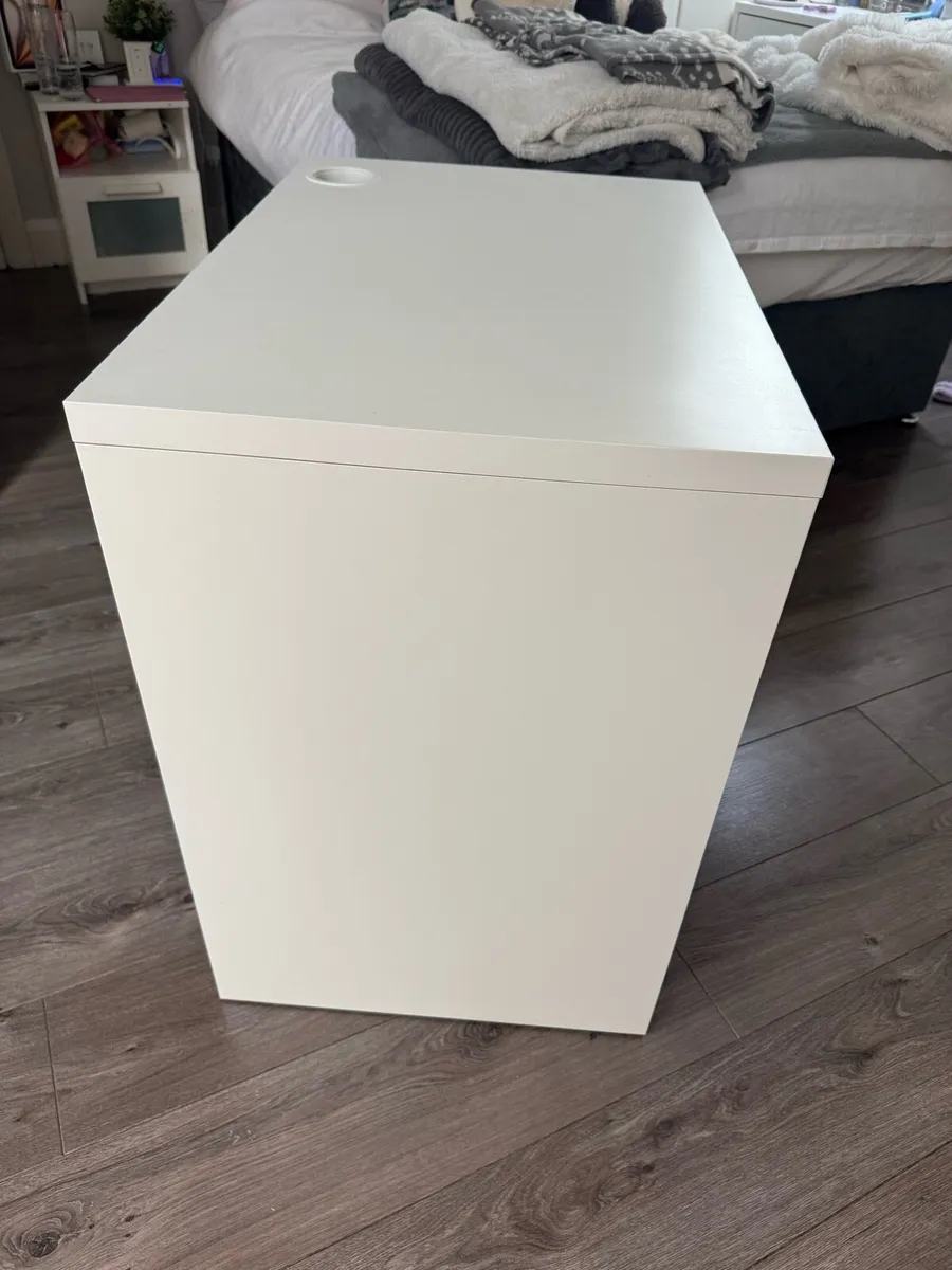 Desk - Image 2