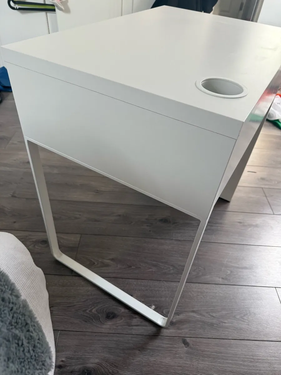 Desk - Image 4
