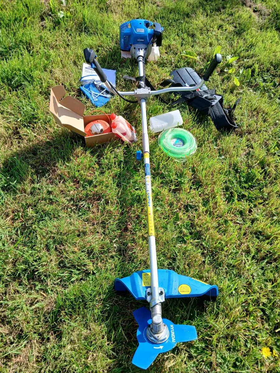 Hyundai strimmer used once - Image 2