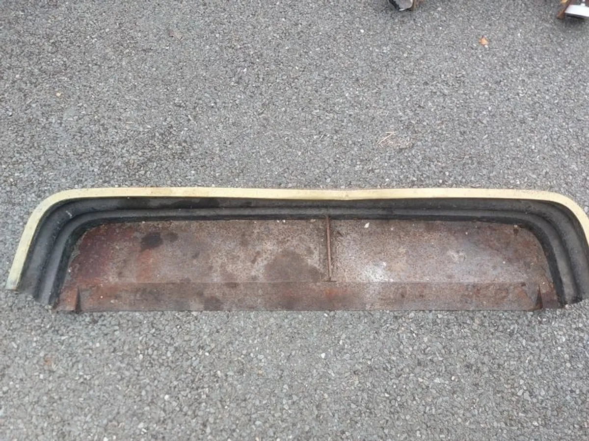 Antique brass fireplace fender - Image 4