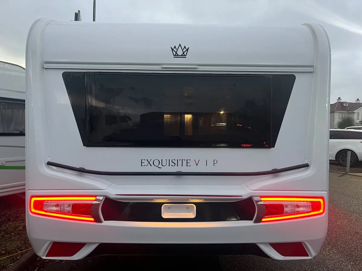 2024 LMC 695 VIP EXQUISITE 5/6 BERTH LUC CARAVAN - Image 4