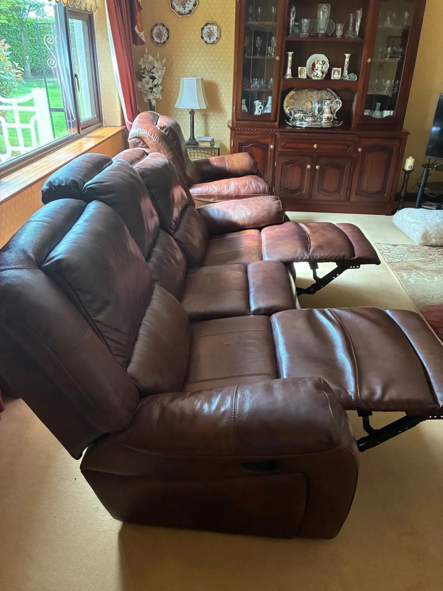 Leather recliner couch & 2 matching recliner chair - Image 2