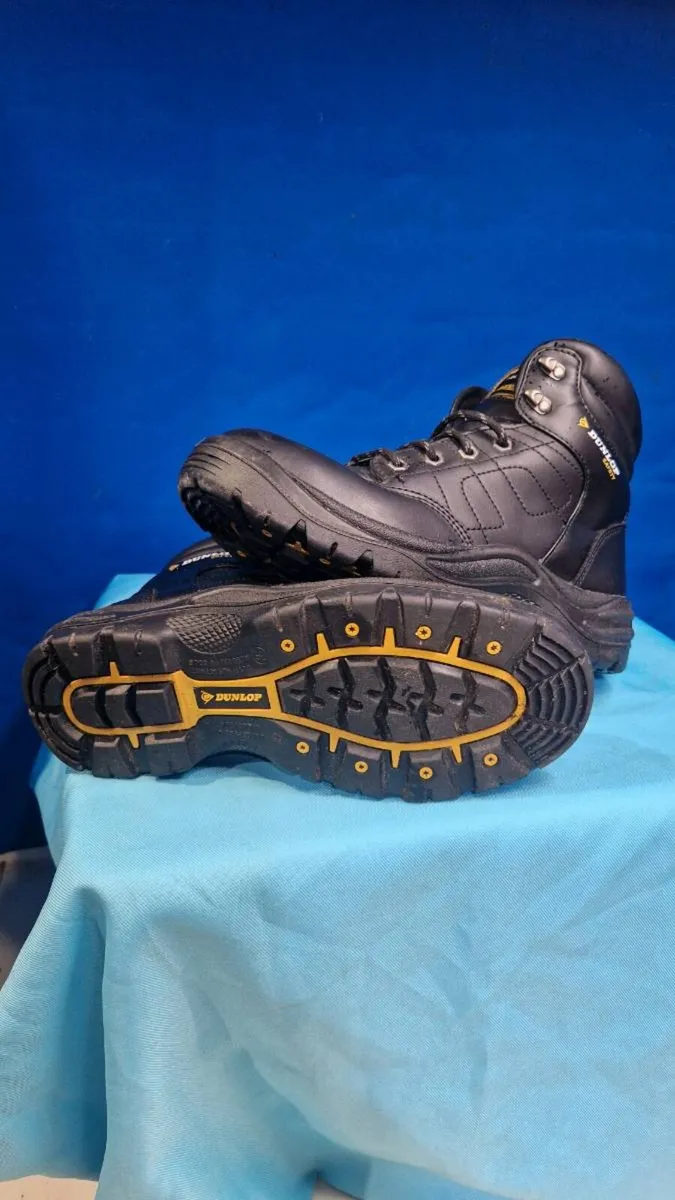 Dunlop Safety Boots — Steel Toe  Size UK 7.5 - Image 1