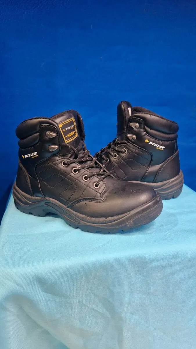 Dunlop Safety Boots — Steel Toe  Size UK 7.5 - Image 2