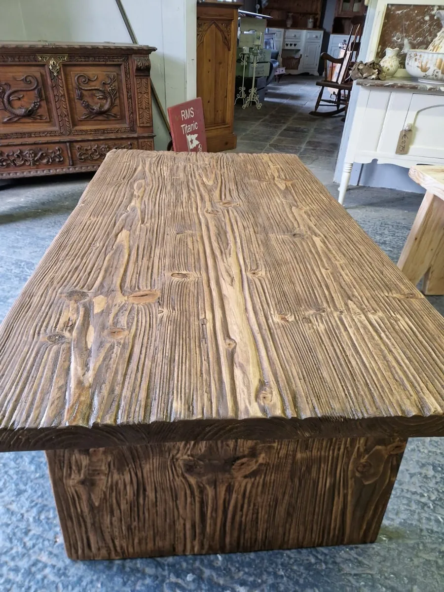 Reclaimed wood rustic style coffee table - Image 2