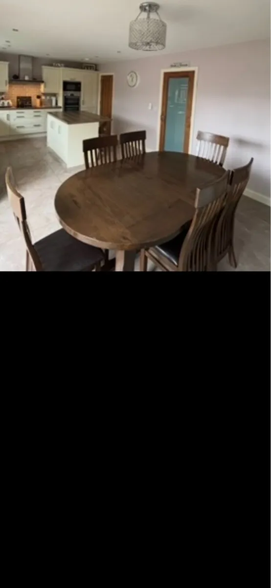 Kitchen table & chairs - Image 1