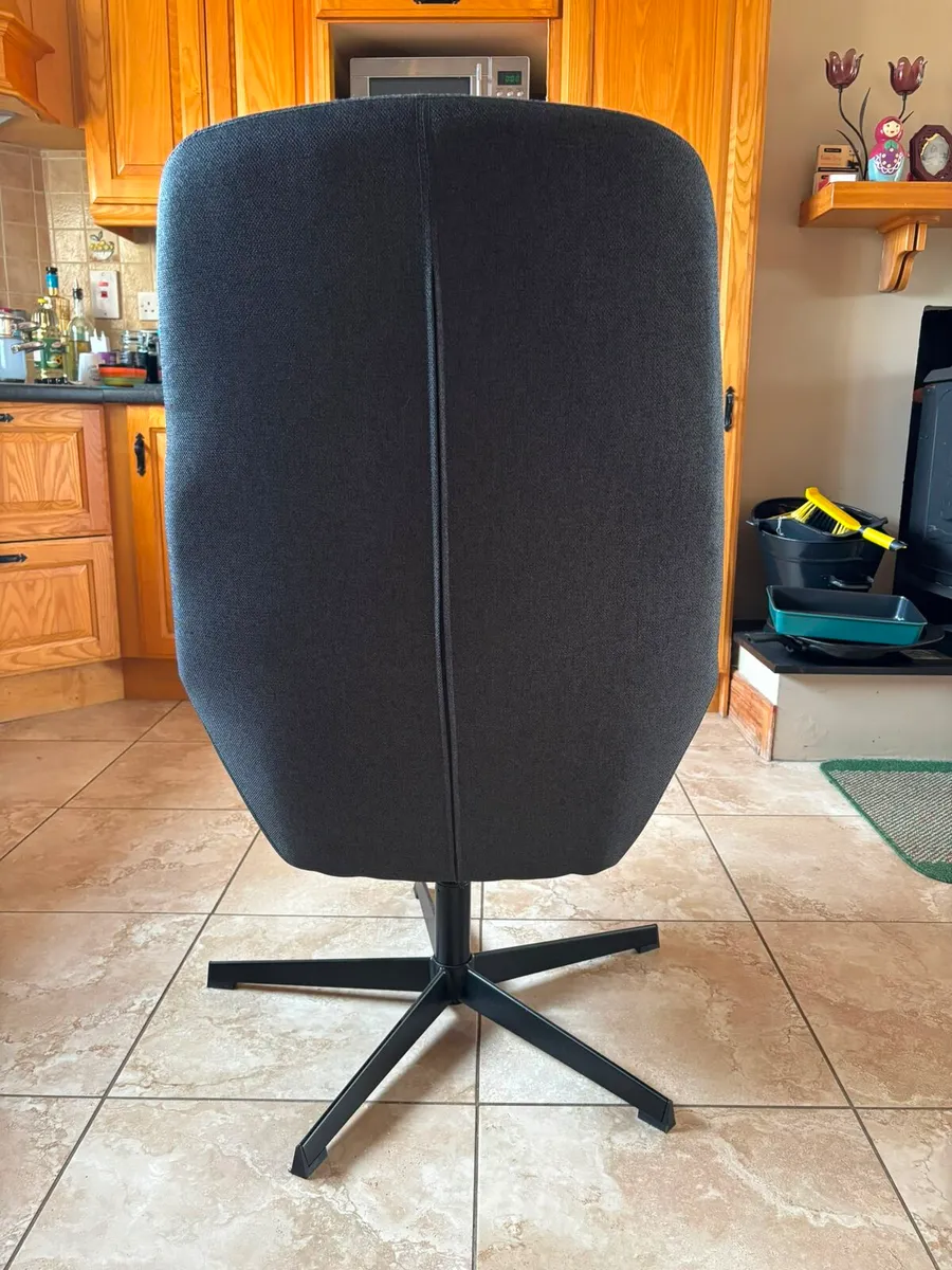 2 Chairs - Image 2