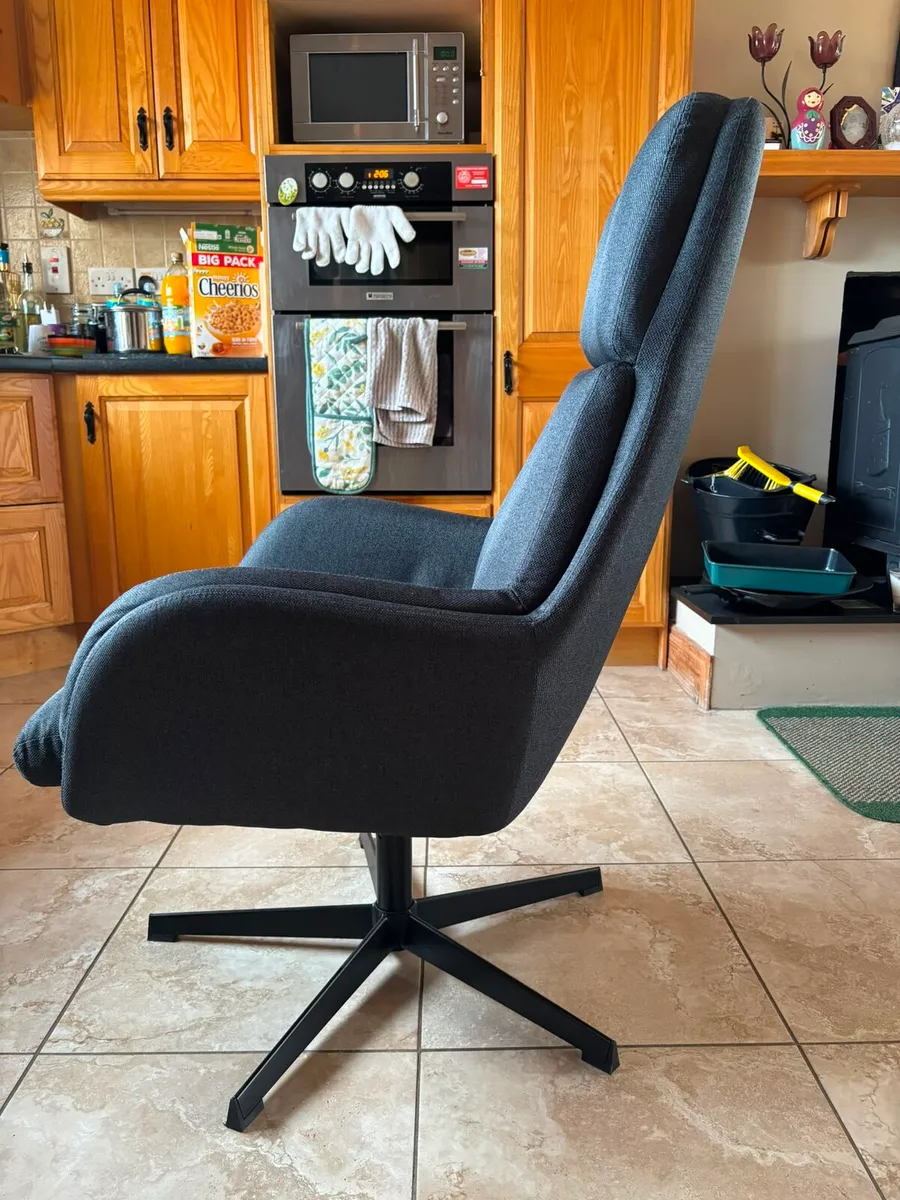 2 Chairs - Image 3
