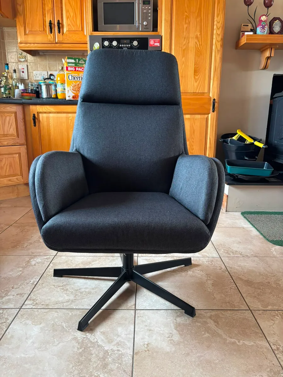 2 Chairs - Image 1