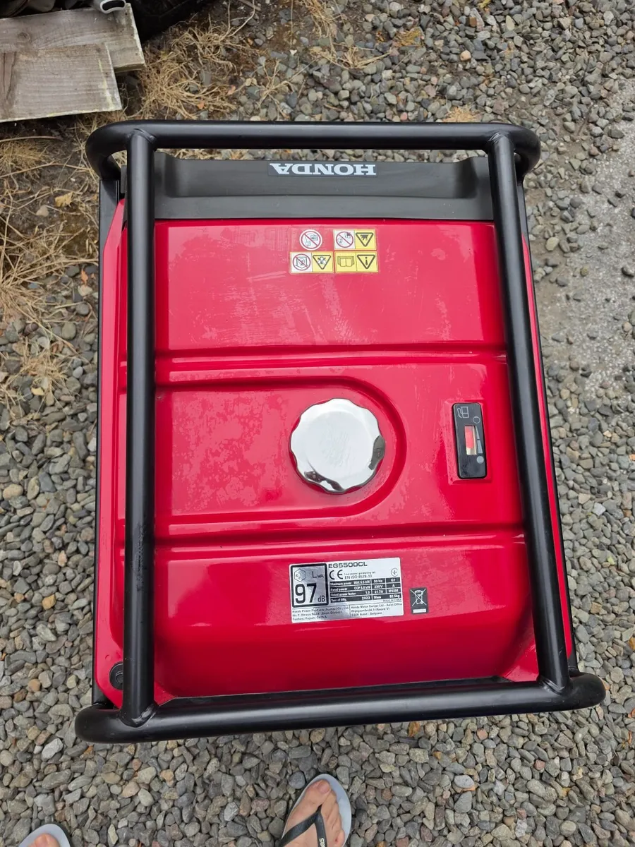 HONDA EG5500CL GENERATOR –  USED ONLY ONCE - Image 1
