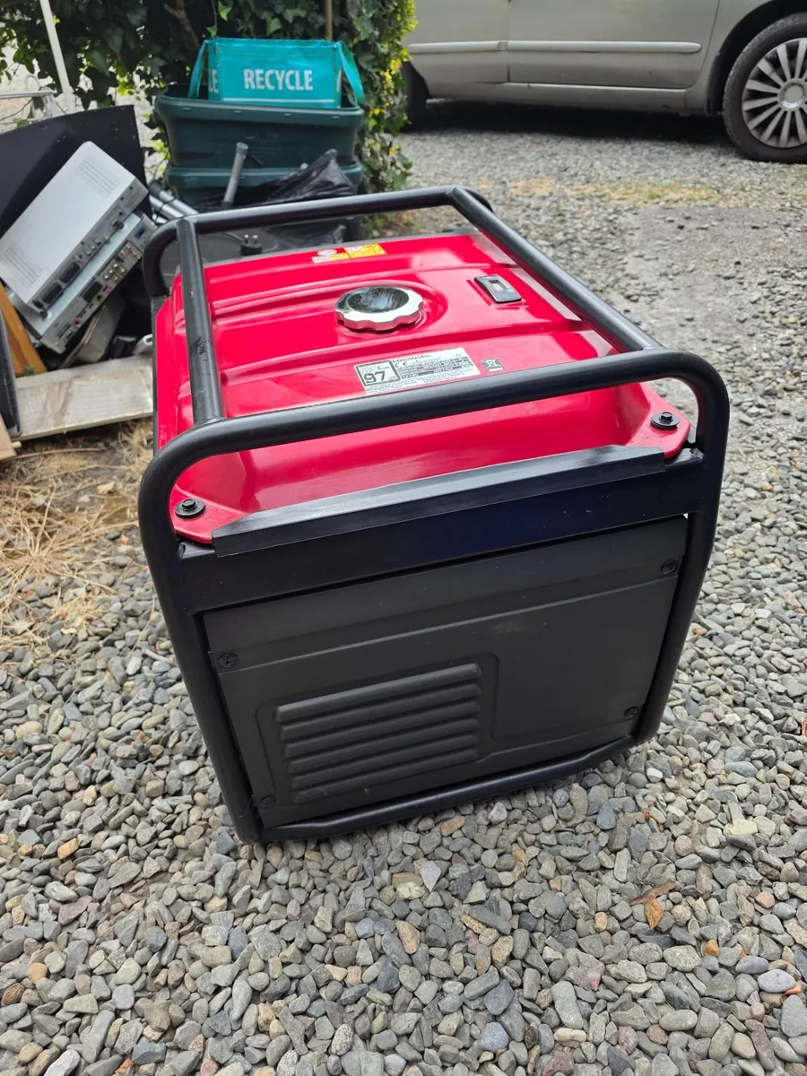 HONDA EG5500CL GENERATOR –  USED ONLY ONCE - Image 3