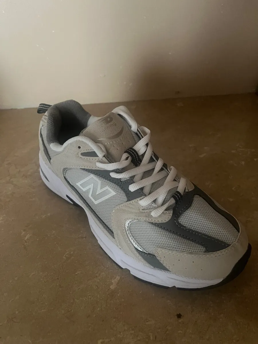 New Balance 630 size 8 - Image 2
