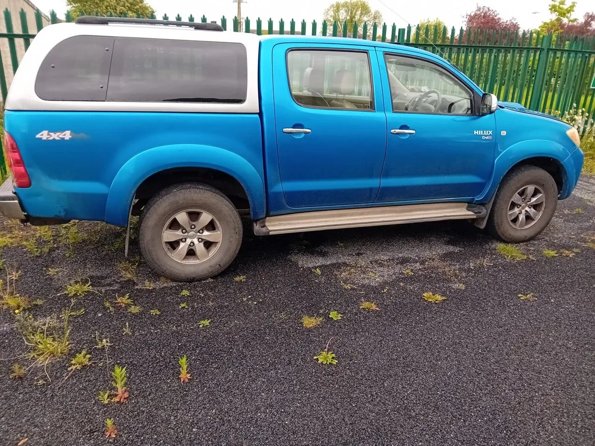 Toyota Hilux 2005 - Image 1