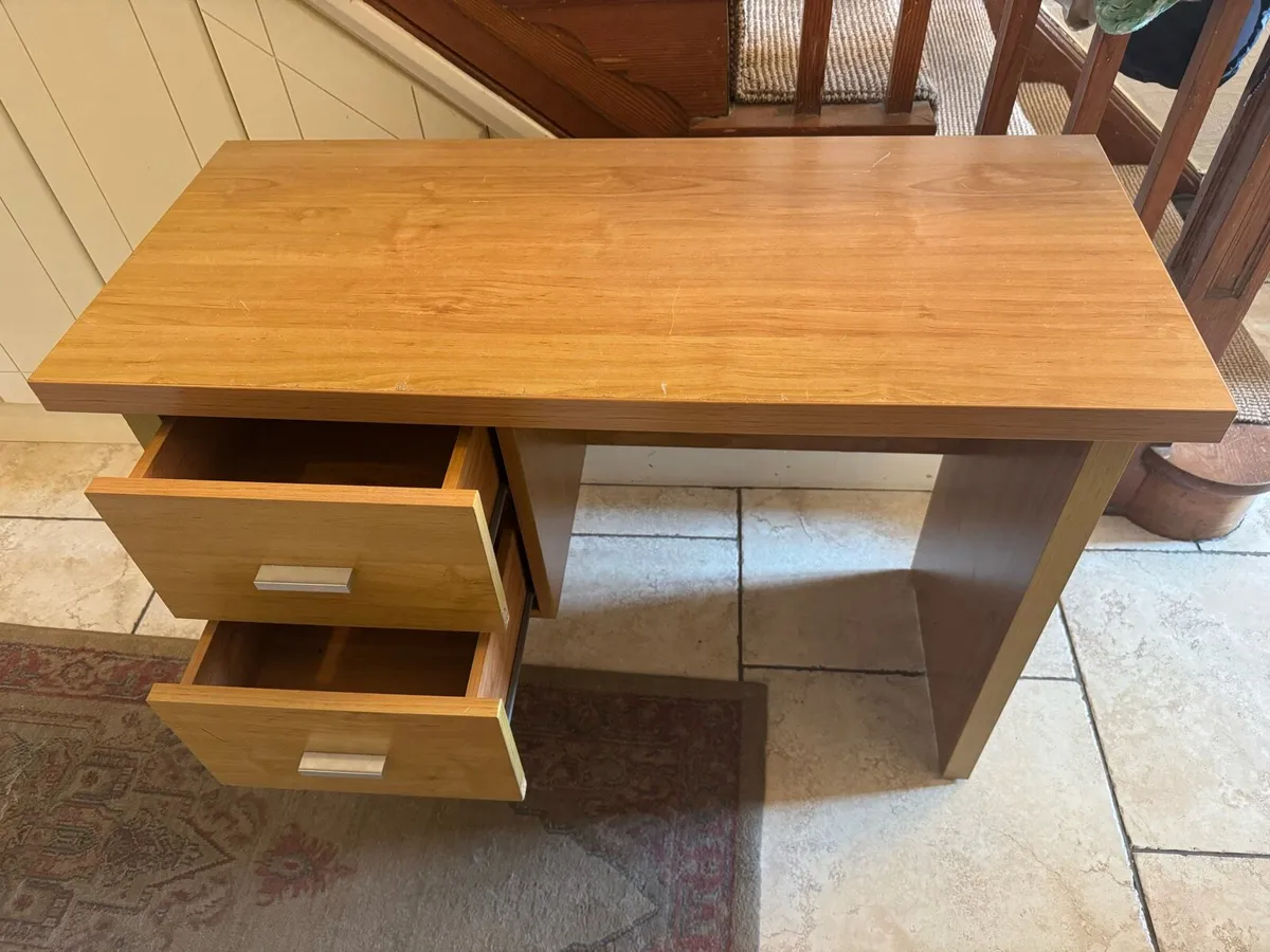 Study desk - Image 2