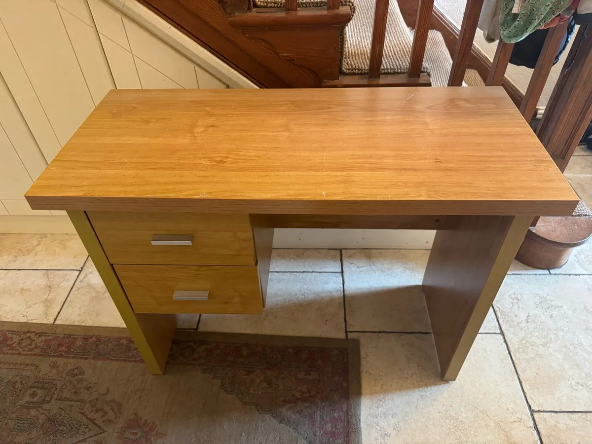 Study desk - Image 1