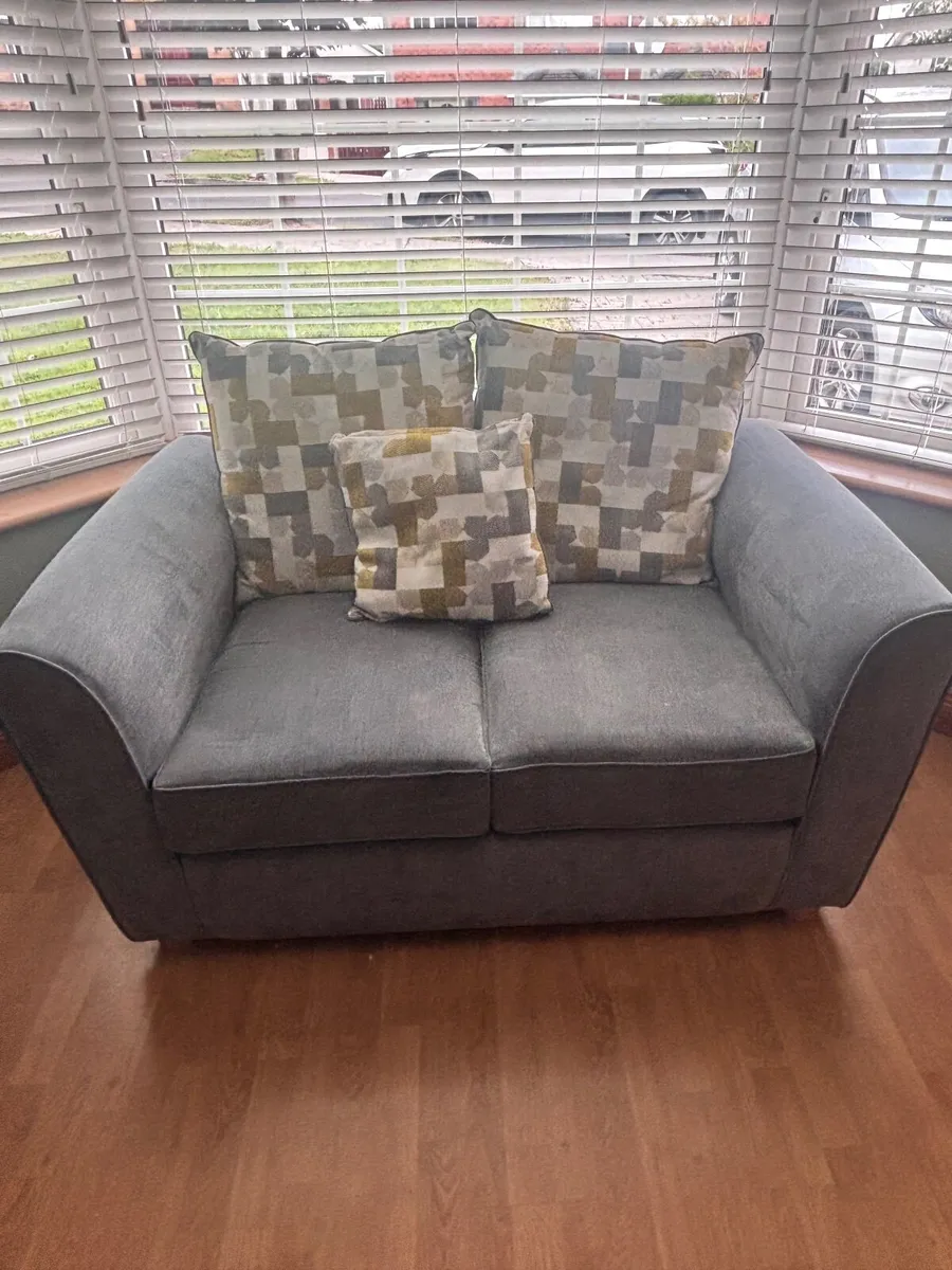 Three piece suite - Image 3