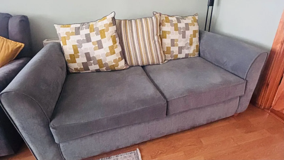 Three piece suite - Image 2