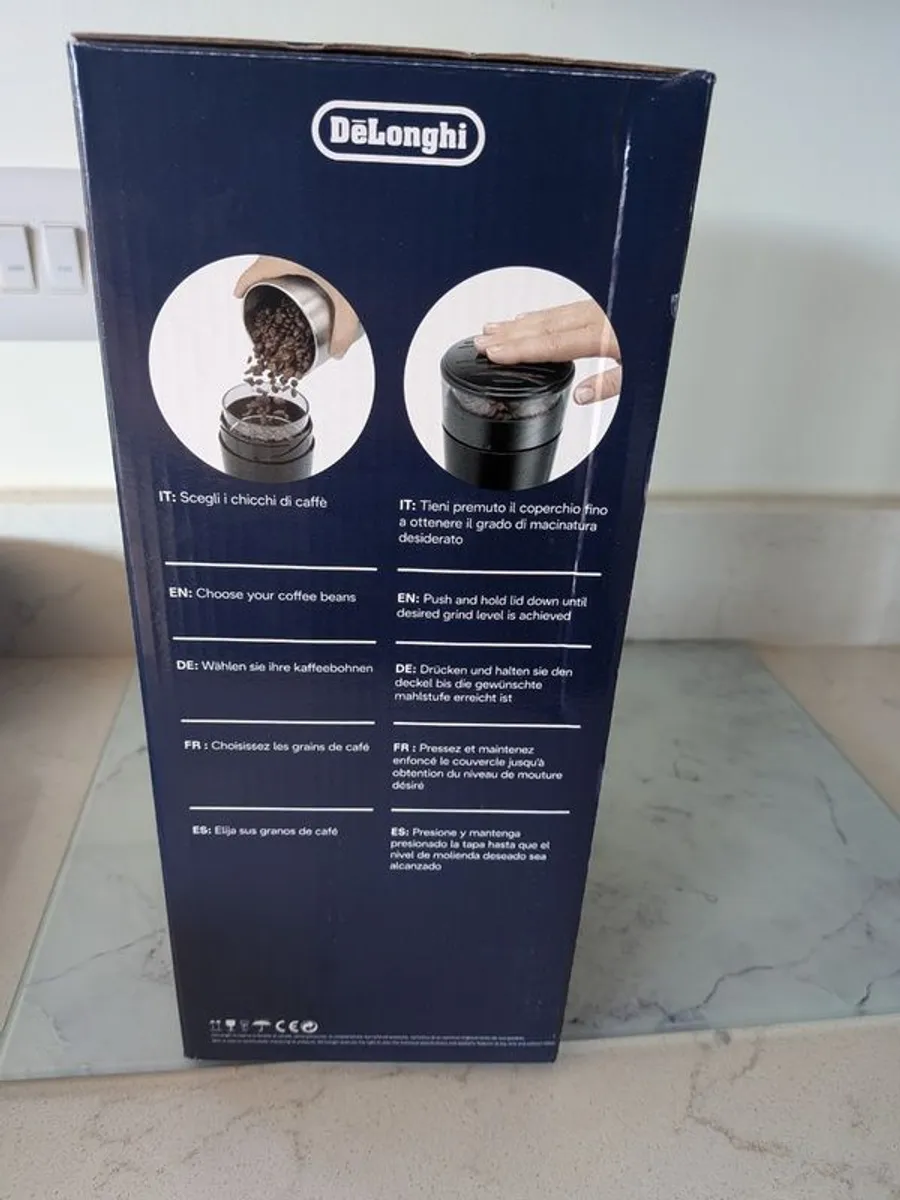 Delonghi Dedica Coffee Machine and Grinder - Image 4