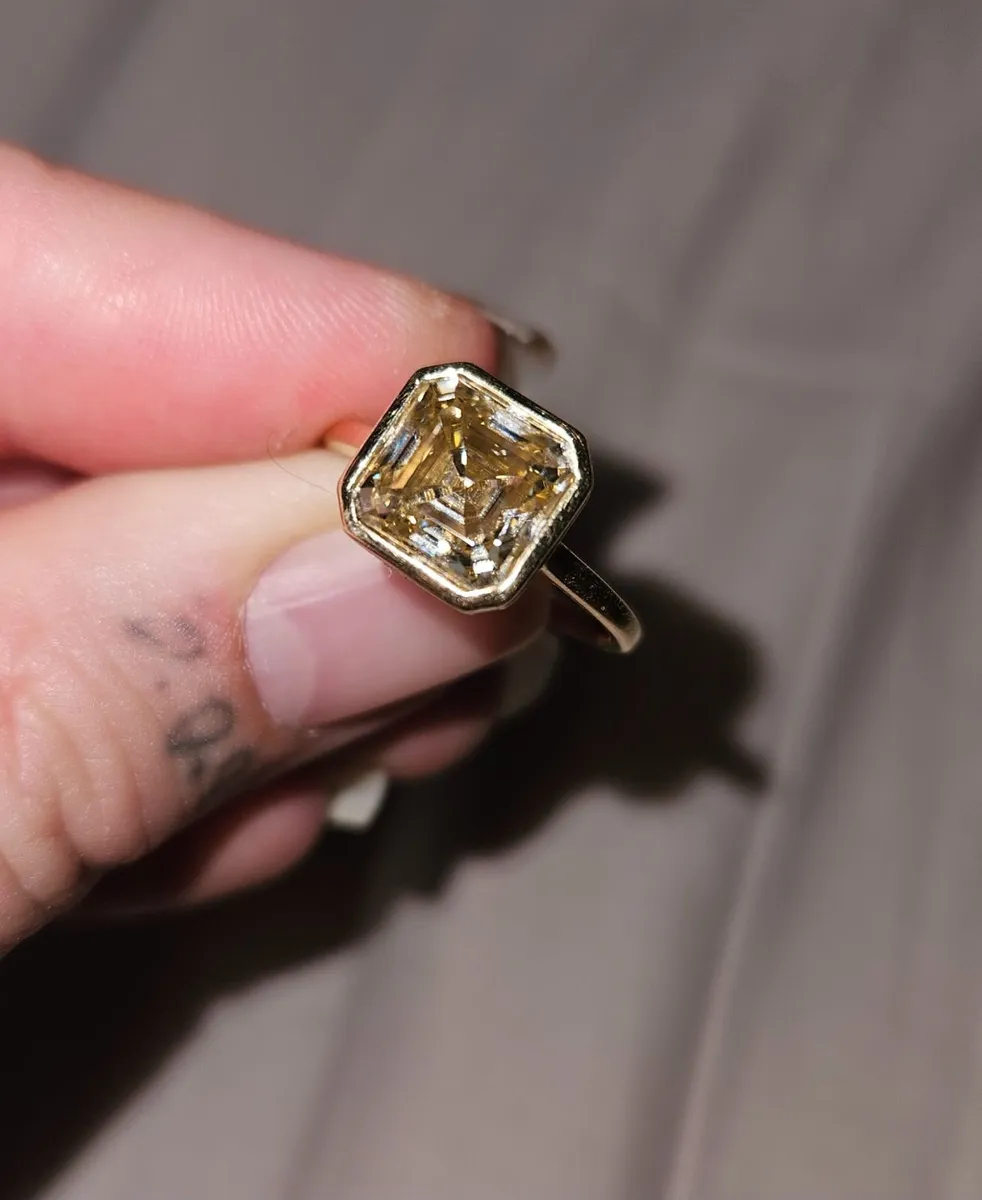 4 Carat Engagement Ring - Image 1